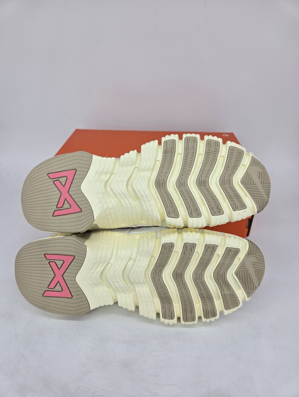 Nike Women's Free Metcon 5 Sail Sanddrift Workout Shoes Size 8 - Picture 7 of 8